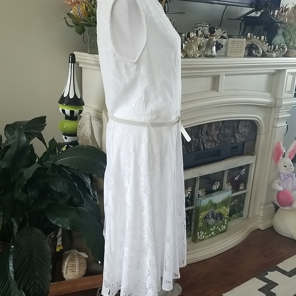 London Style White Lace Dress with Decorative Belt - Picture 4 of 6